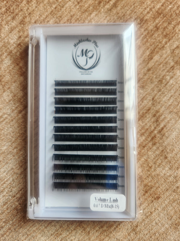 Semi permanent eyelash