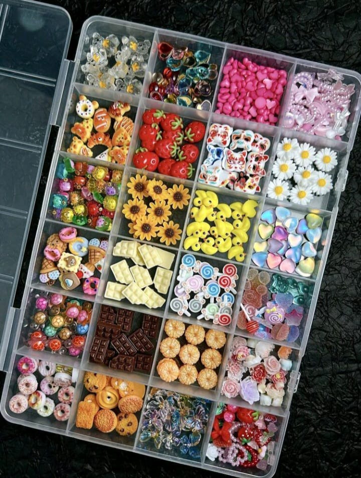 Mixed charm tray