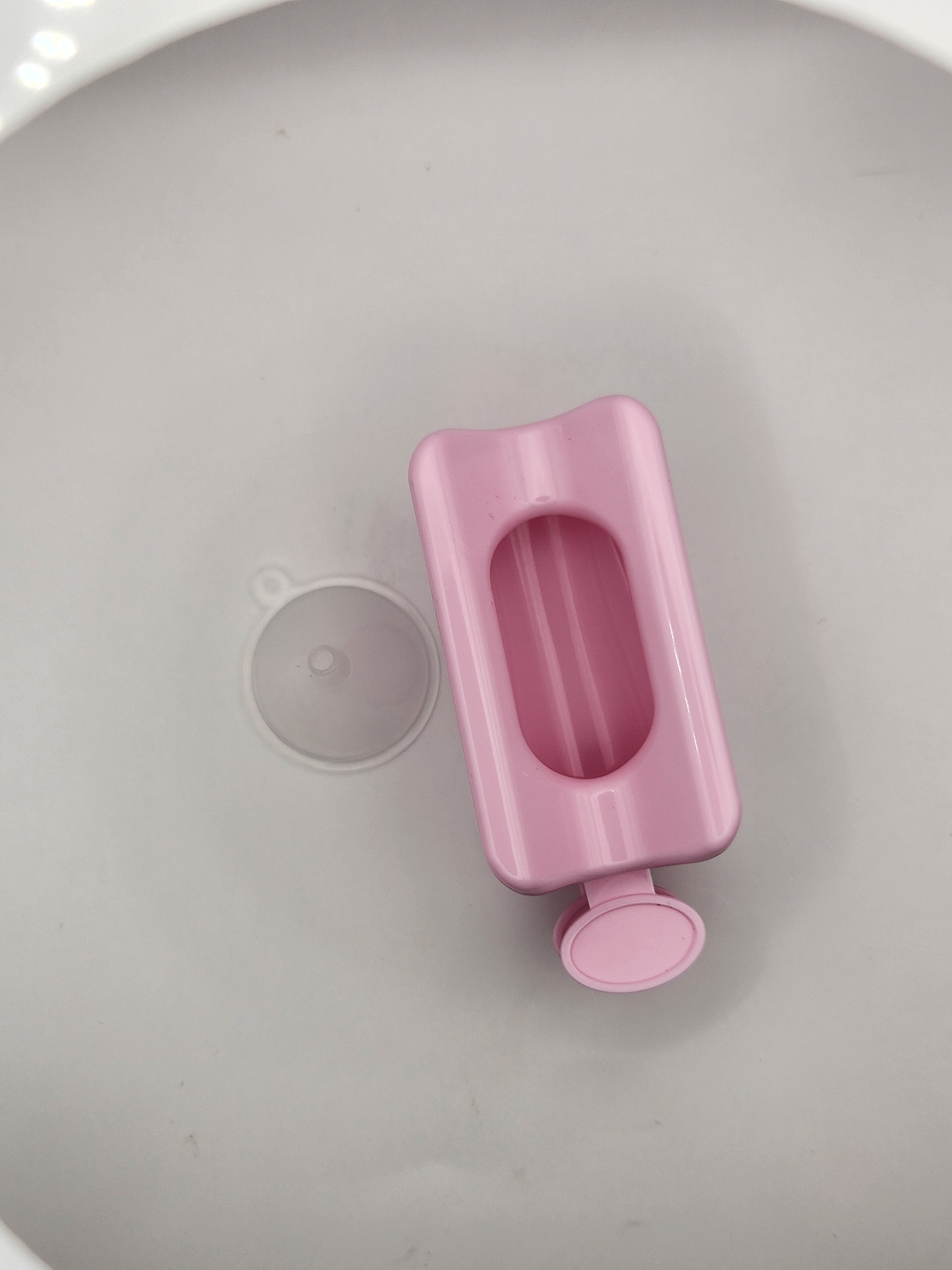 Detachable nail tray